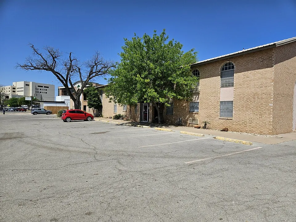 Harris Ave Apartments