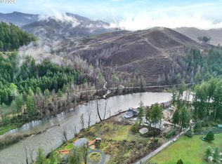 90409 Mountain View Ln, Walterville, OR 97489