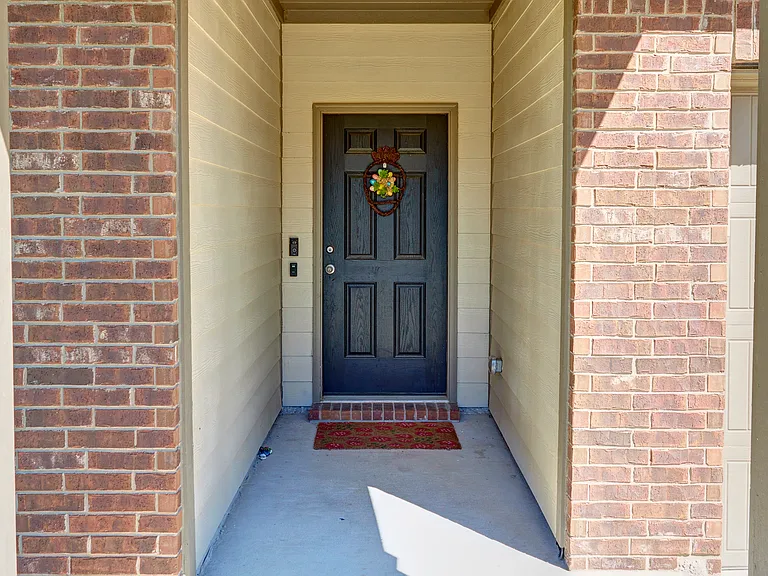 741 Windsor Ct — Photo 6