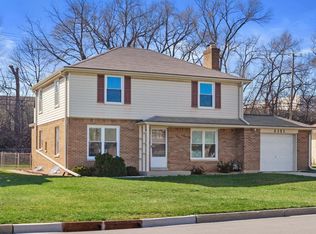 2351 N 103rd St, Wauwatosa, WI 53226