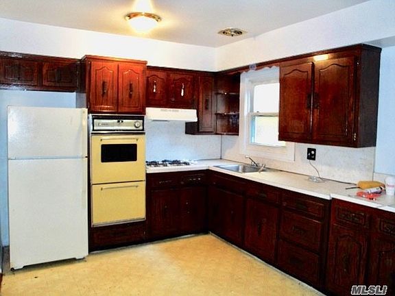 4th image of 6577 Booth St
