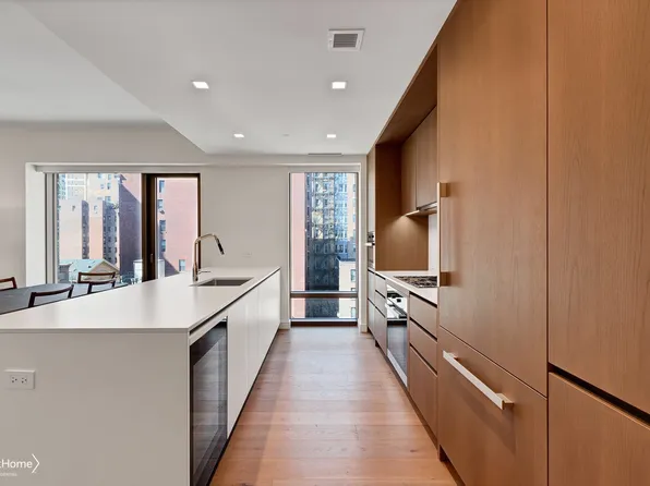 200 East 21st Street image 13 of 48