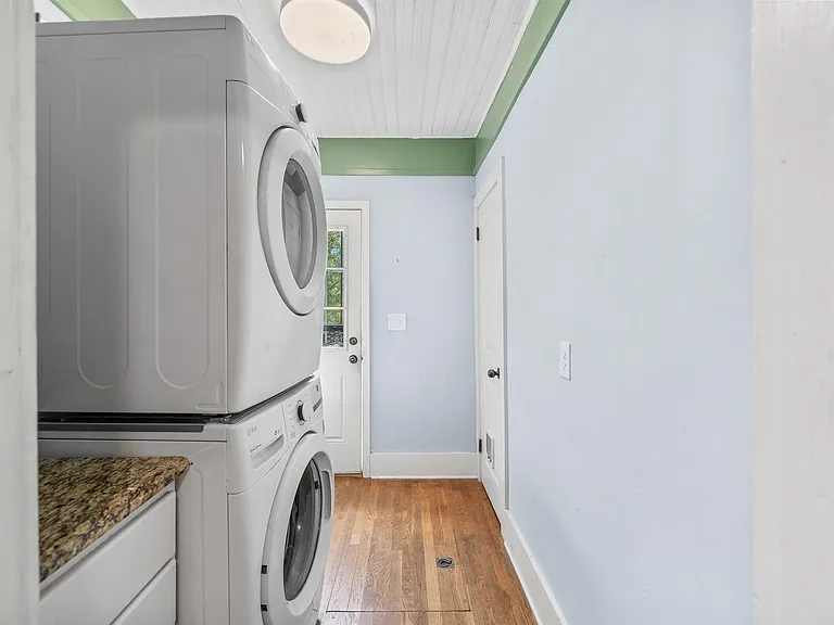 670 Maury St — Photo 16