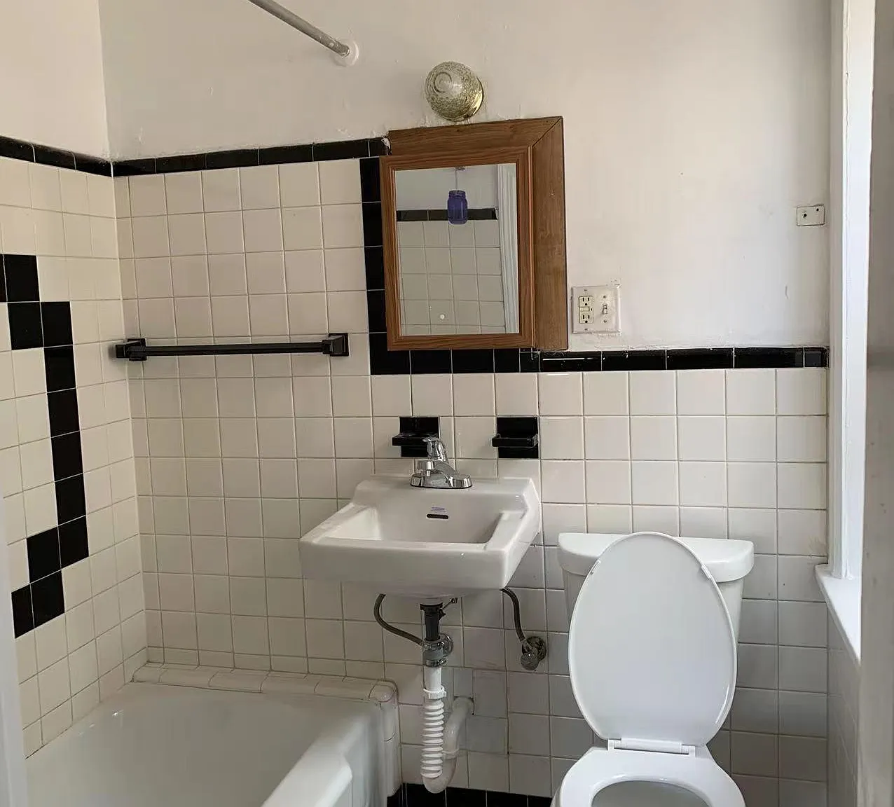 Studio, 300 sqft, $1,000 — Photo 3