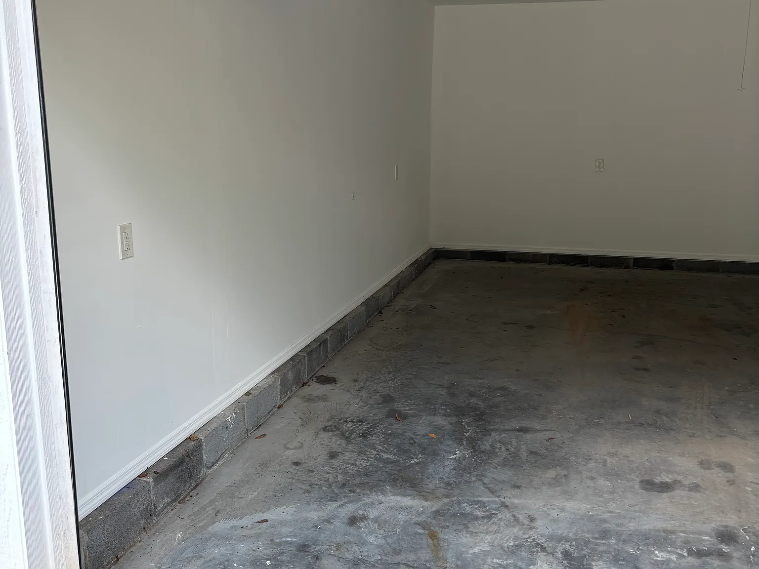 3 bed, 1.5 bath, 1366 sqft, $1,900 — Photo 2