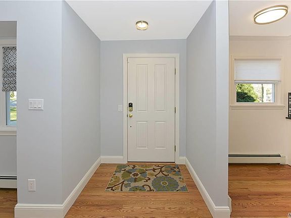 3rd image of 4 Iris Ln