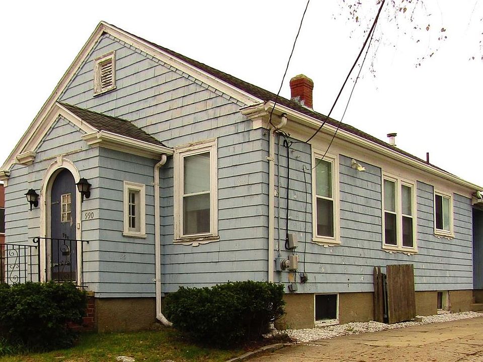 1st image of 990 Charles St