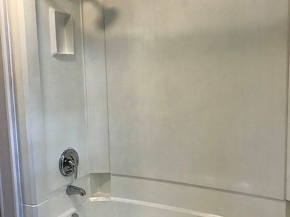 3rd image of 800 Lockland Ave #2