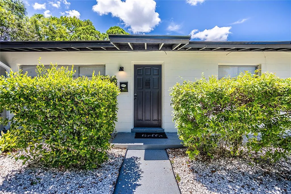 3 bed, 2.0 bath, 1296 sqft, $3,500 — Photo 3