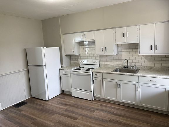 3rd image of 721 Ross Ave #B
