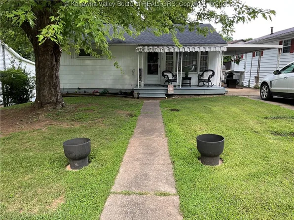 123 Valley Dr, Nitro, WV 25143