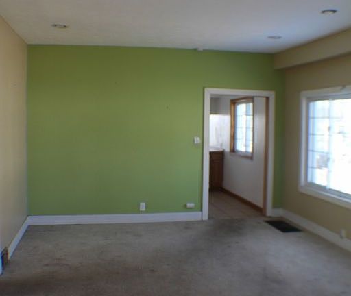 3rd image of 2121 Hoyt St