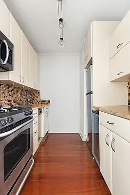 3rd image of 160 E 38th St APT 33C