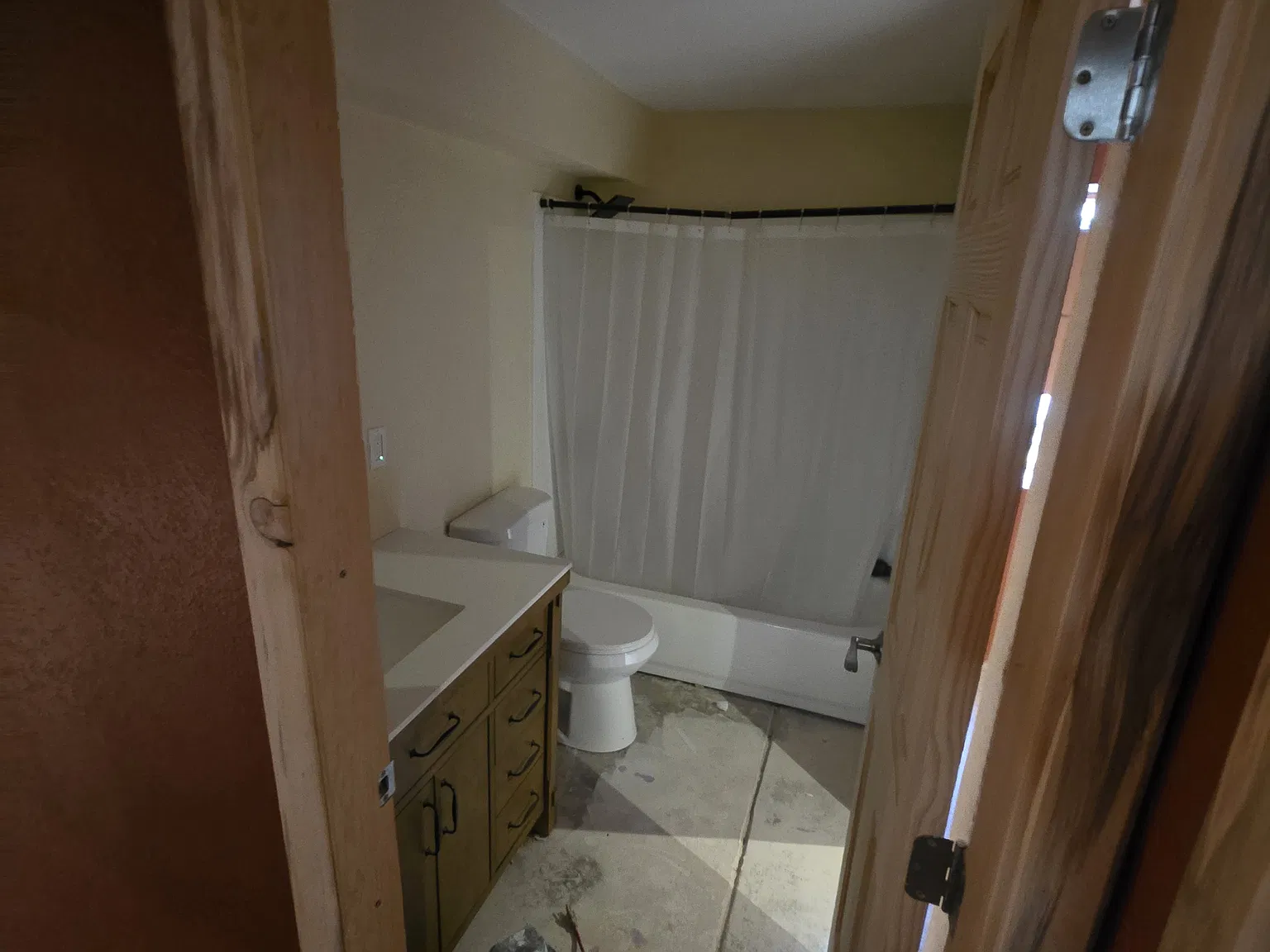5 bed, 3.5 bath, 3223 sqft, $3,500 — Photo 2