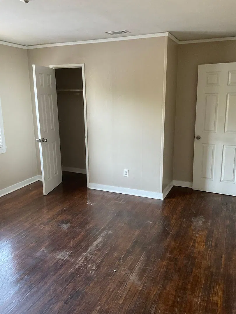 Fully Renovated 2 Bedroom! Vouchers Accepted — Photo 3