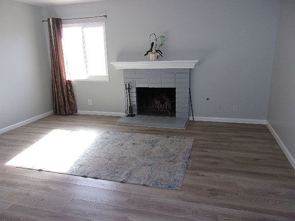 3rd image of 816 E North Ave