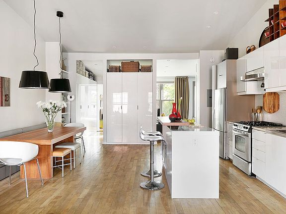 5th image of 262 E 7th St #3