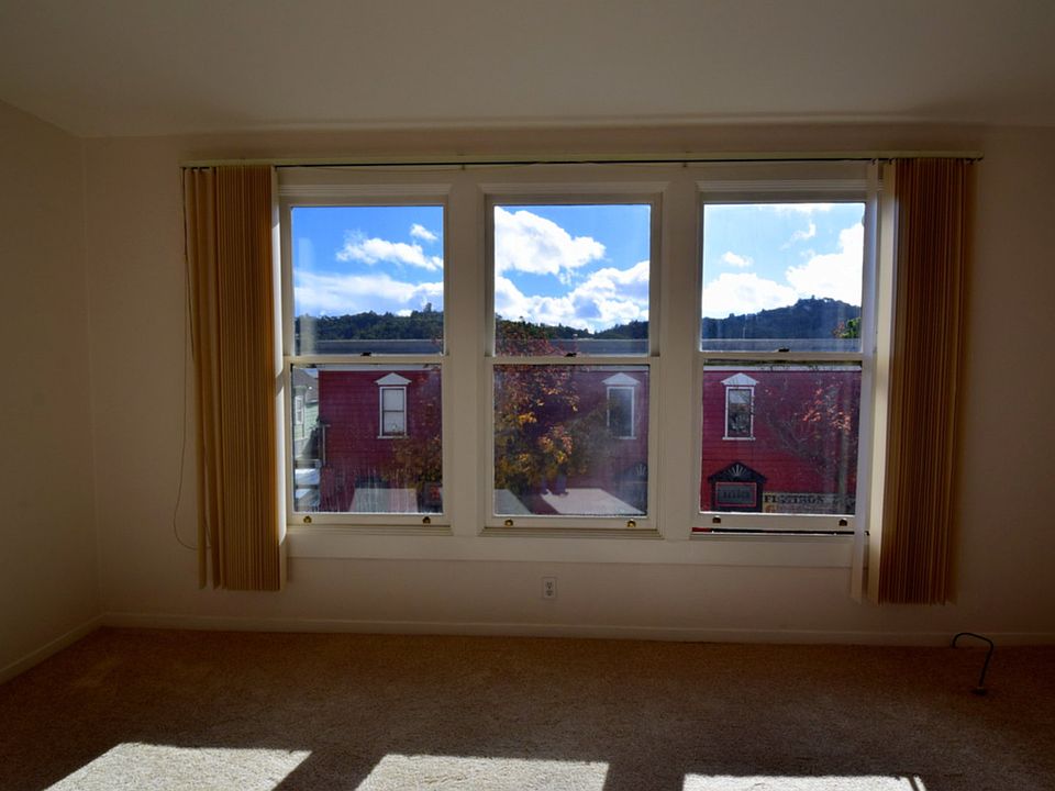 2nd image of 804 B St APT 3