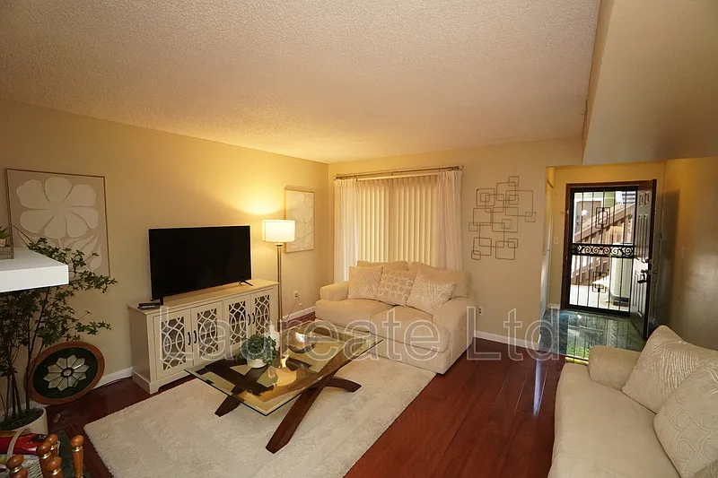 540 S Forest St — Photo 3