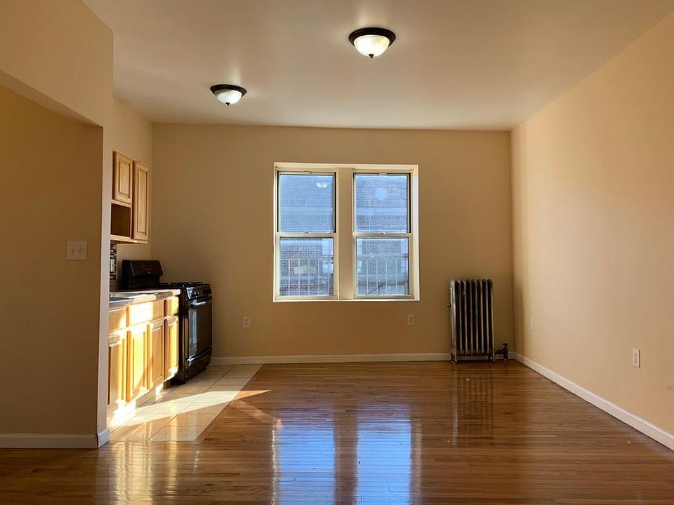 2nd image of 1025 N Broad St APT D4