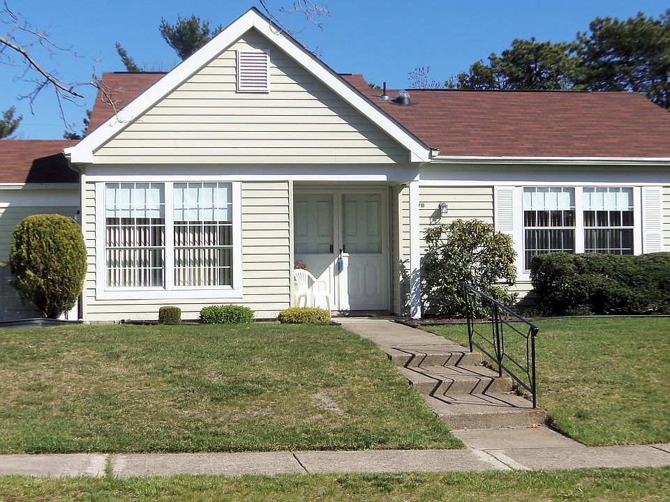 1st image of 517 Cheshire Court #B