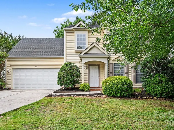 221 Aylesbury Ln, Indian Trail, NC 28079