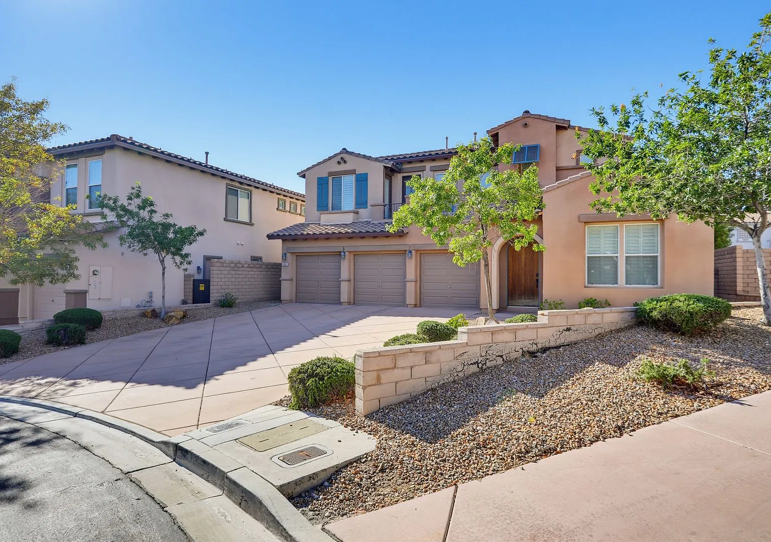 Beautiful Summerlin Paseos Home With 1st Floor Primary Suite — Photo 2