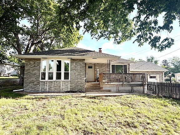 2nd image of 216 5th Ave W