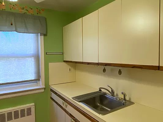 4th image of 226-23 Kingsbury Ave #2