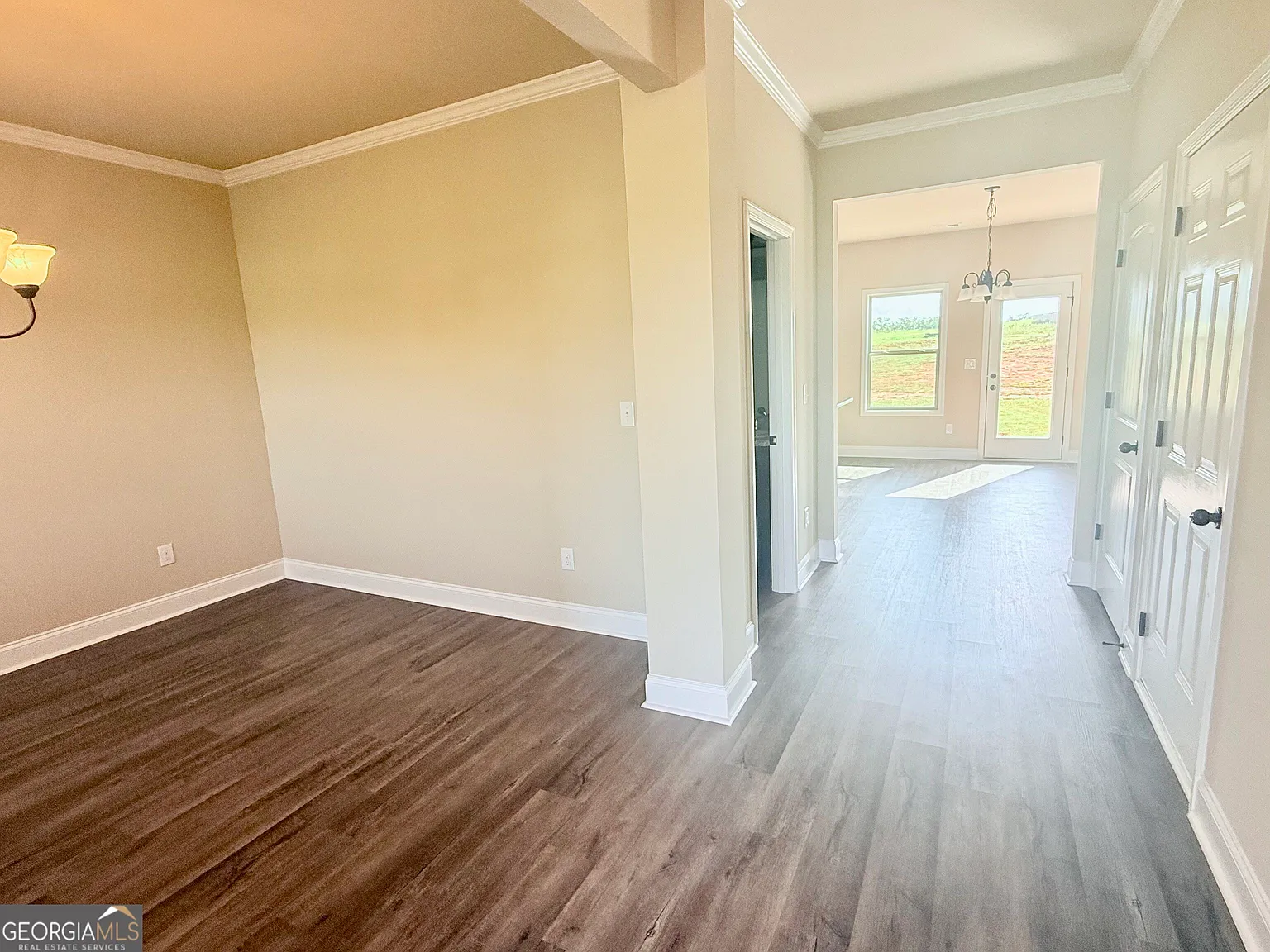 4 bed, 2.5 bath, 2253 sqft, $2,350 — Photo 4
