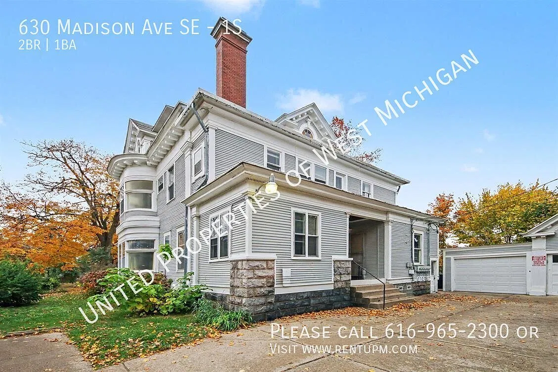 630 Madison Ave SE — Photo 2