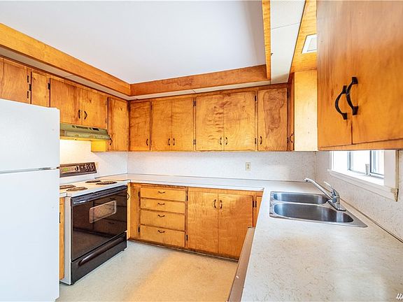 4th image of 5621 East Dr
