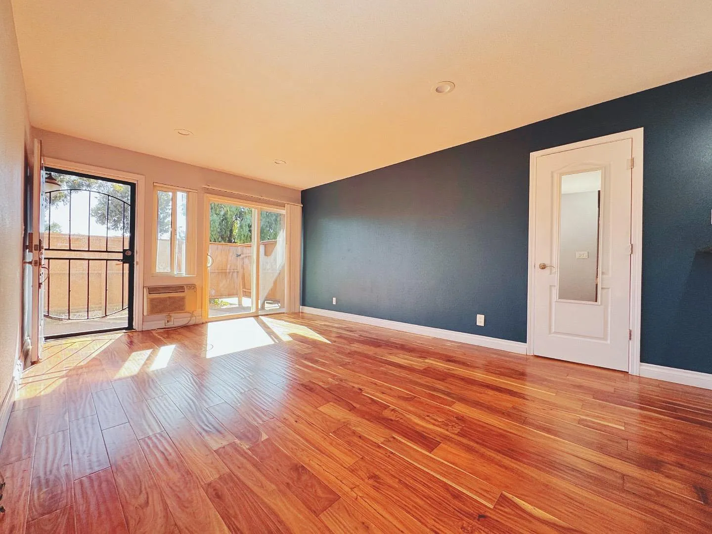 1 bed, 676 sqft, $2,950 — Photo 2