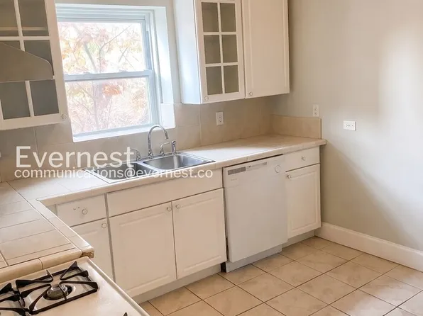 2500 N Southport Ave #2, Chicago, IL 60614