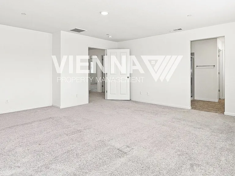 3033 Welton Cir — Photo 11
