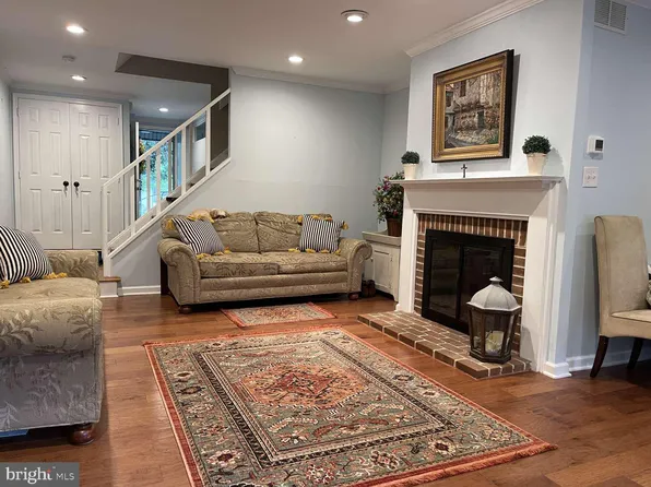 545 Foxwood Ln, Paoli, PA 19301