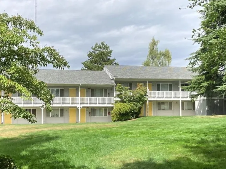 North Highland Court — Photo 3