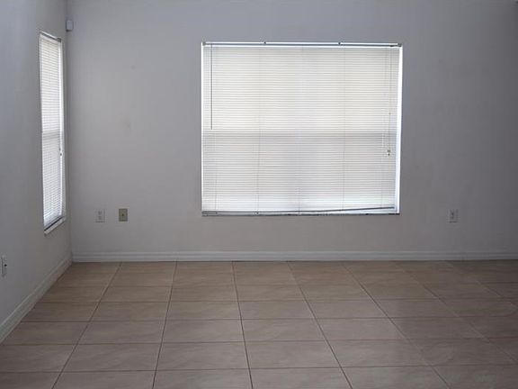 3rd image of 111 Owenshire Cir