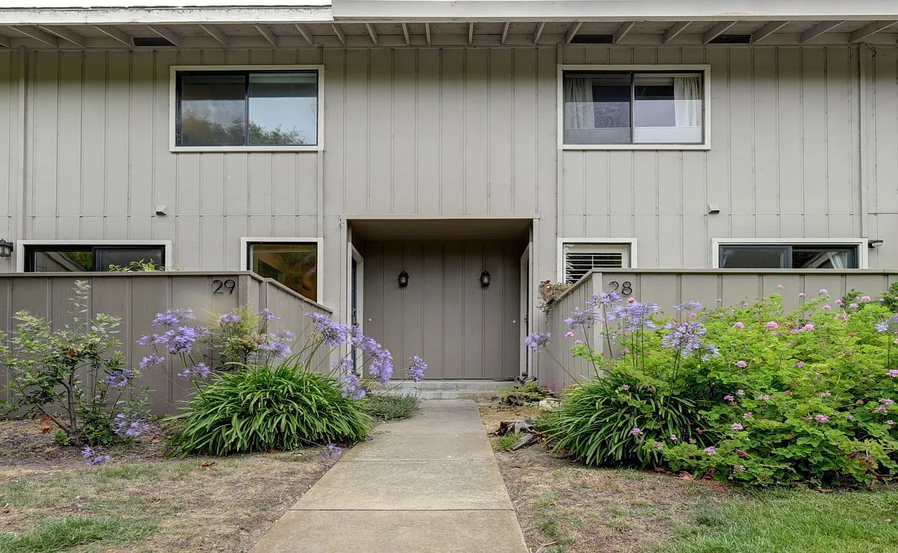 3850 Rio Rd - 29 — Photo 3