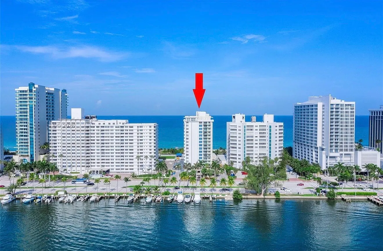 1 bed, 1.5 bath, 922 sqft, $3,000 — Photo 2