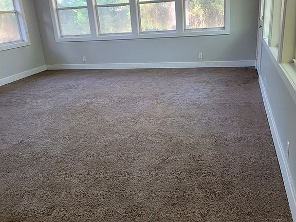 4th image of 2205 Jerry Jones Dr