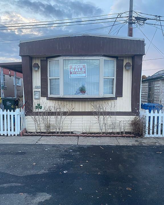 1st image of 1420 N 45th Pl