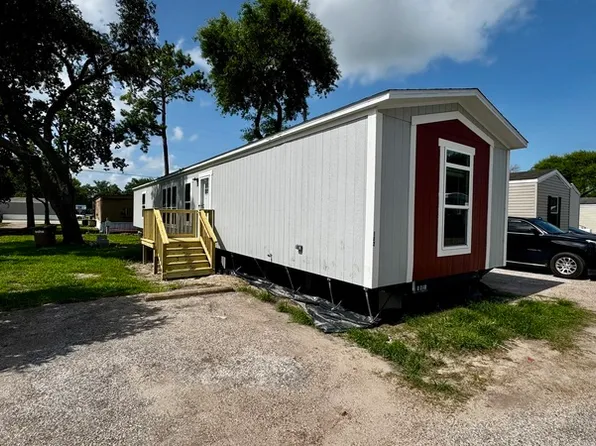 102 Fiesta Ln, Dickinson, TX 77539