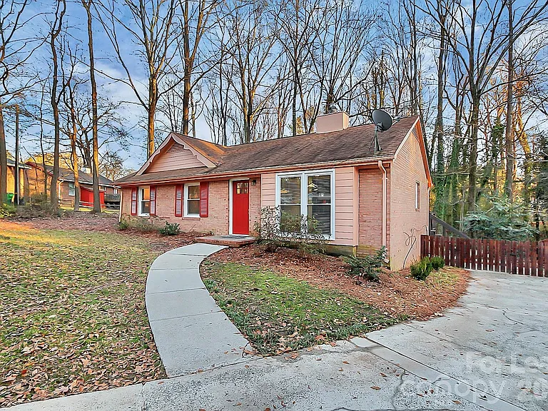 4743 Old Woods Rd — Photo 2