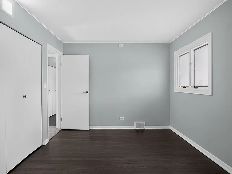 1702 N Beech Rd — Photo 32