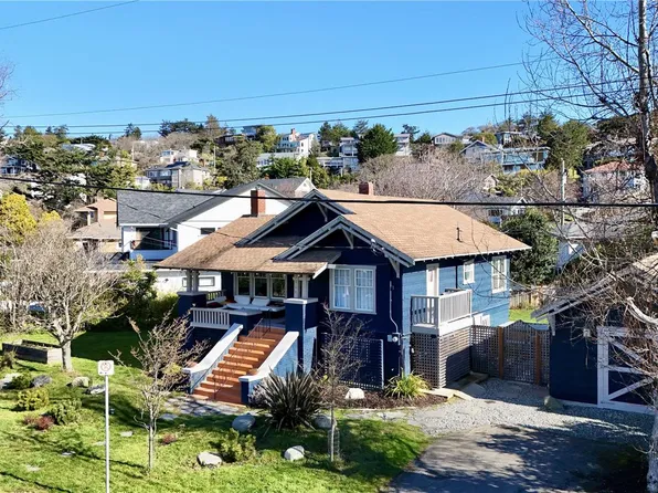 2064 Quimper St, Oak Bay, BC V8S 2H6