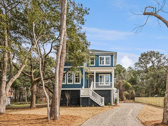 3rd image of 1460 Periwinkle Dr