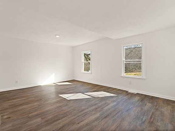 3rd image of 218 Old Dailey Ave