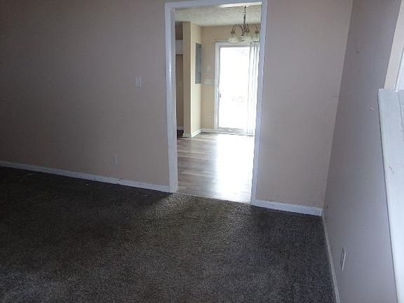 4th image of 90 Patti Dr