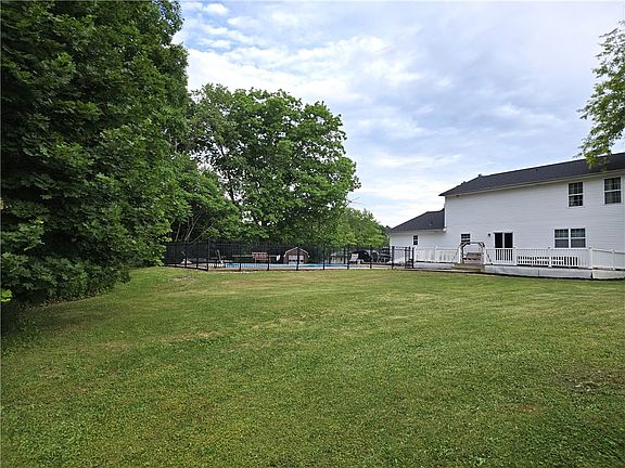 3rd image of 683 Fairview Rd